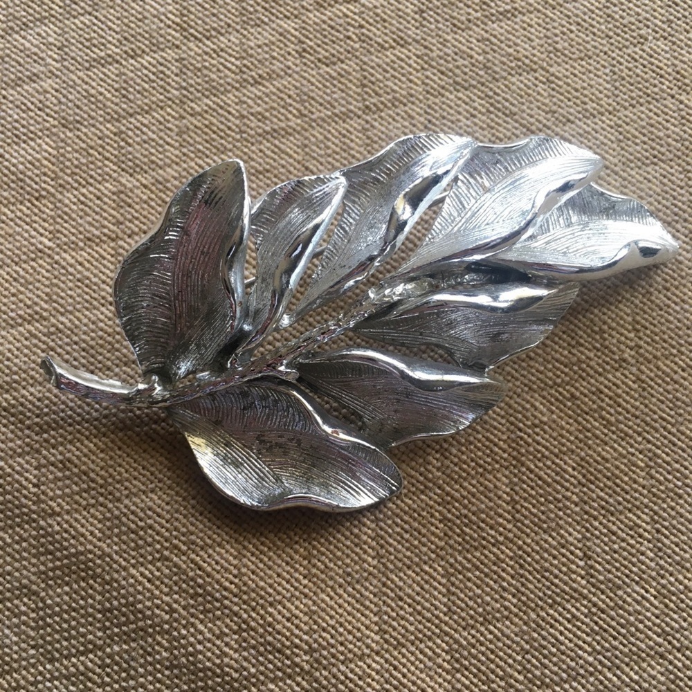 Large Silvertone Leaf Brooch Pin Vintage